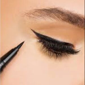 IL MAKIAGE Black Eyeliner Pen